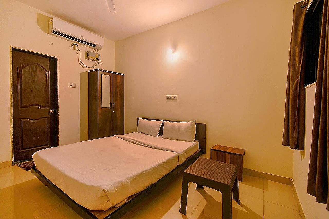 FabHotel SRH Deluxe Room 19