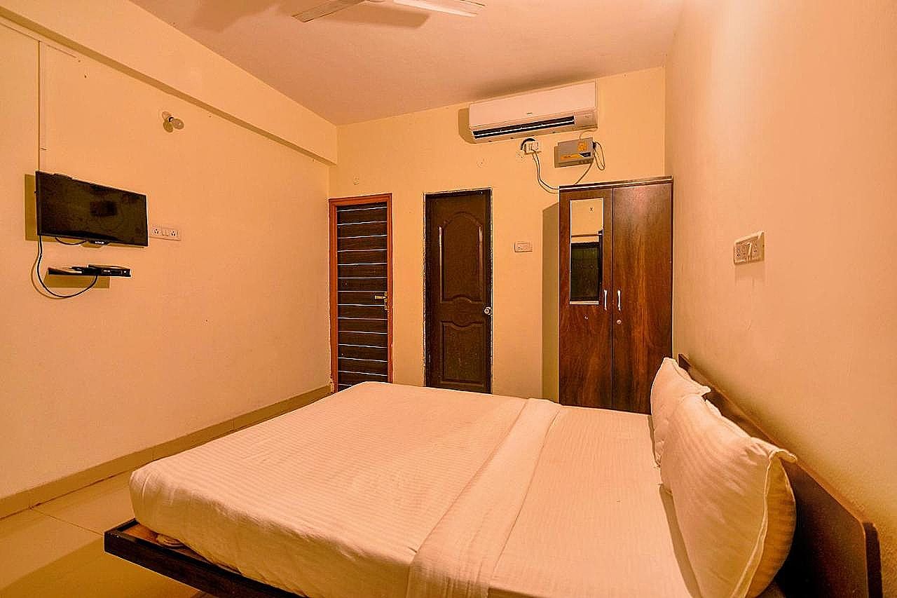 FabHotel SRH Deluxe Room 23