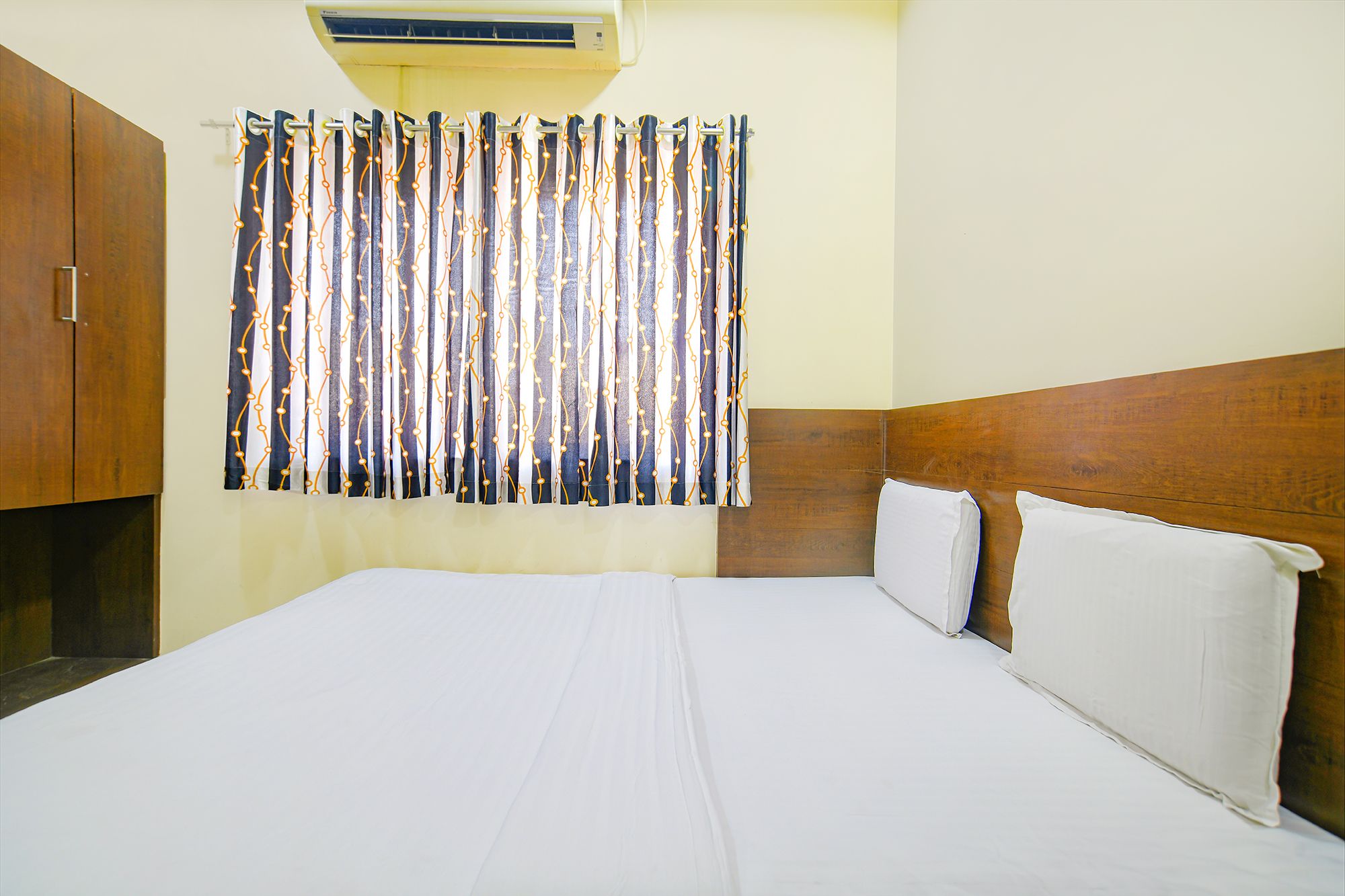 FabHotel Satyug Deluxe Double Room