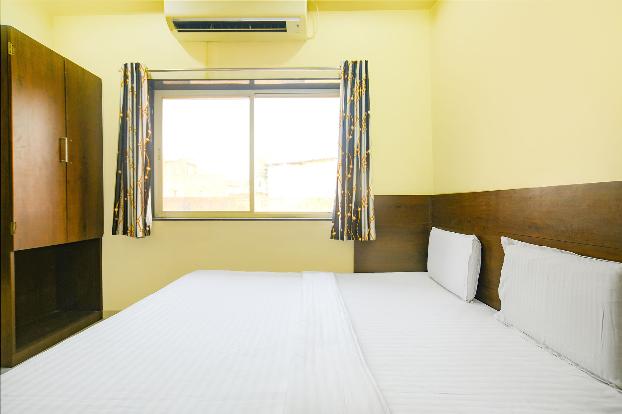 FabHotel Satyug Deluxe Double Room 4