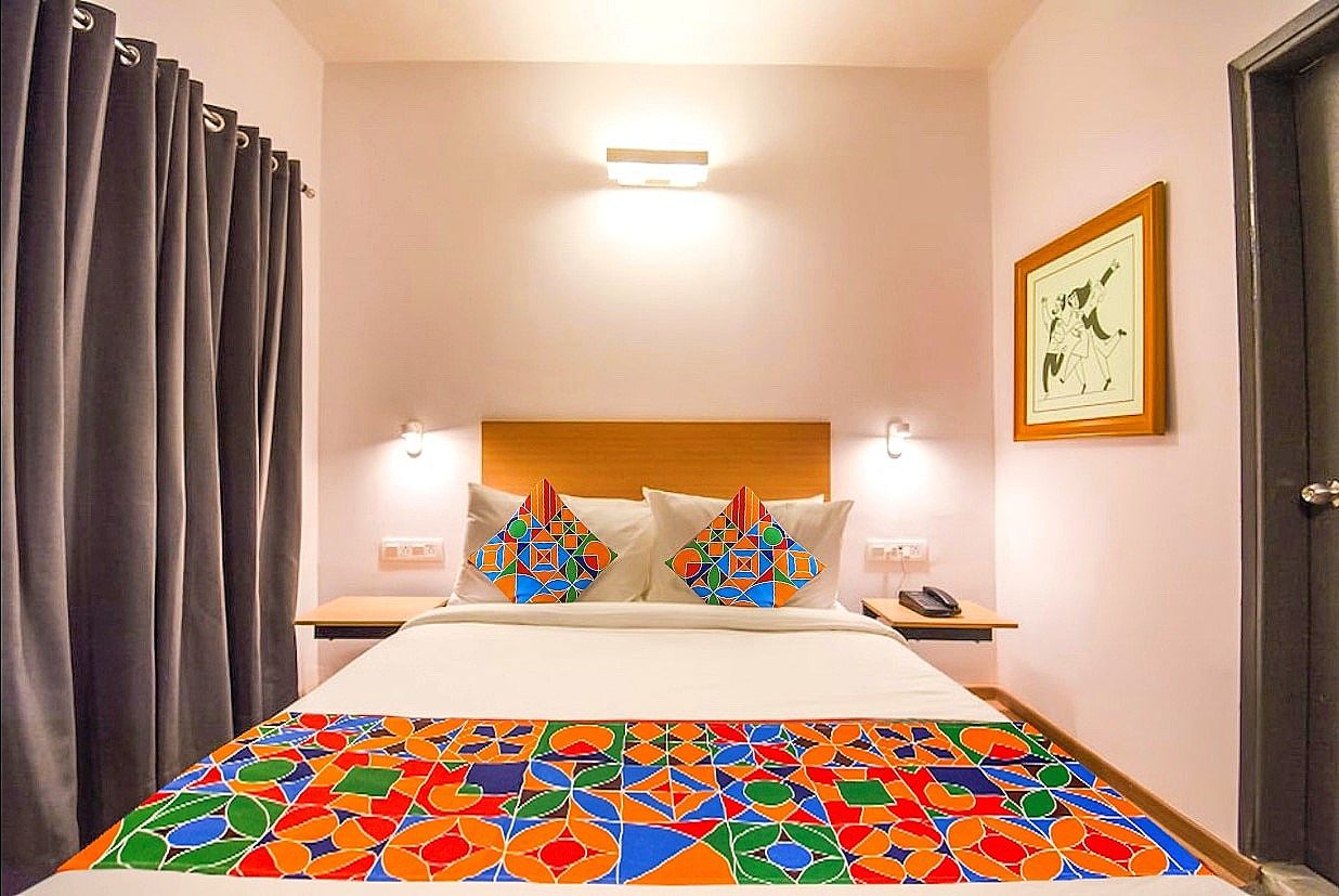 Via Heera Holiday Inn Deluxe Room