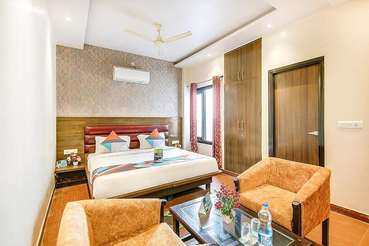 FabHotel Gayatri Palace Deluxe Room 9