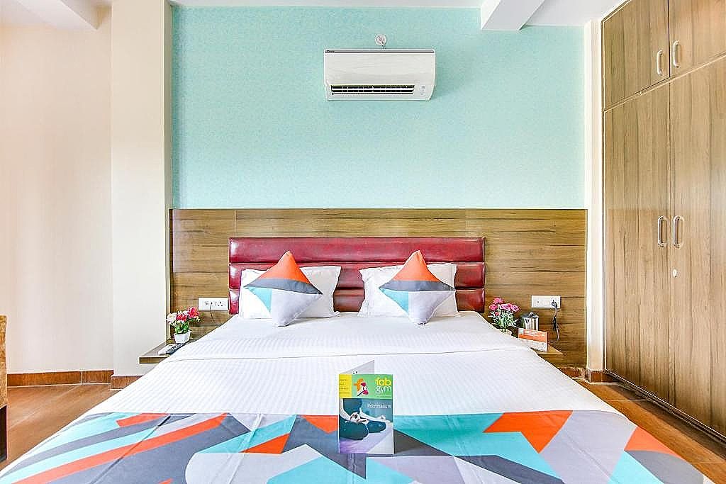 FabHotel Gayatri Palace Deluxe Room 7