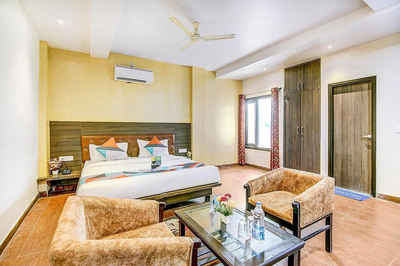 FabHotel Gayatri Palace Deluxe Room