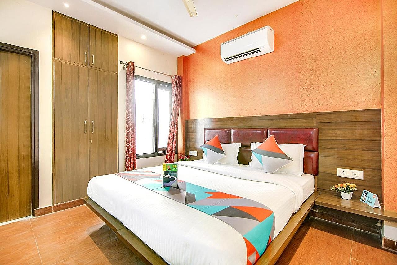 FabHotel Gayatri Palace Deluxe Room 3