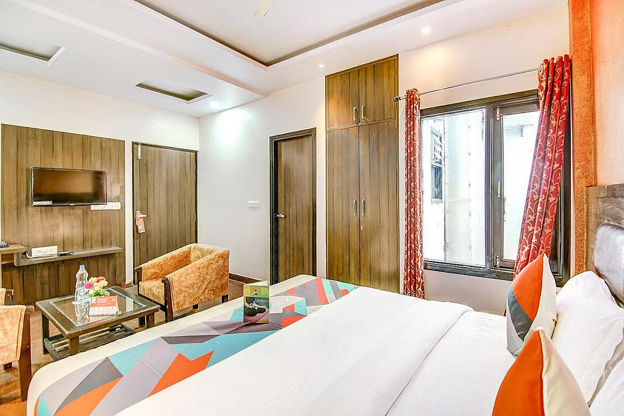 FabHotel Gayatri Palace Deluxe Room 4