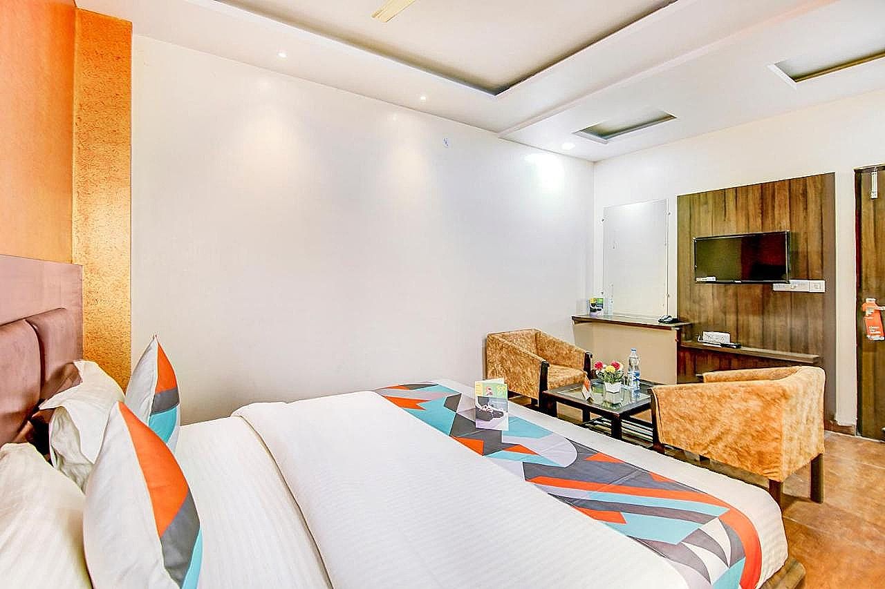 FabHotel Gayatri Palace Deluxe Room 12