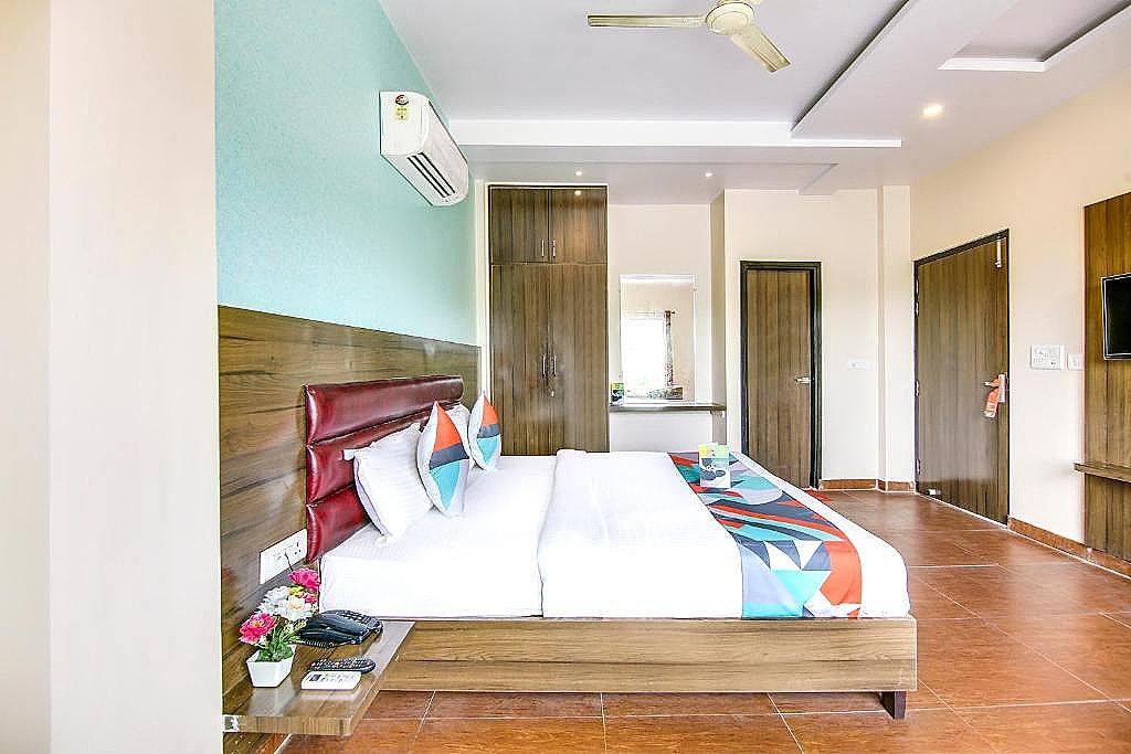 FabHotel Gayatri Palace Deluxe Room 10