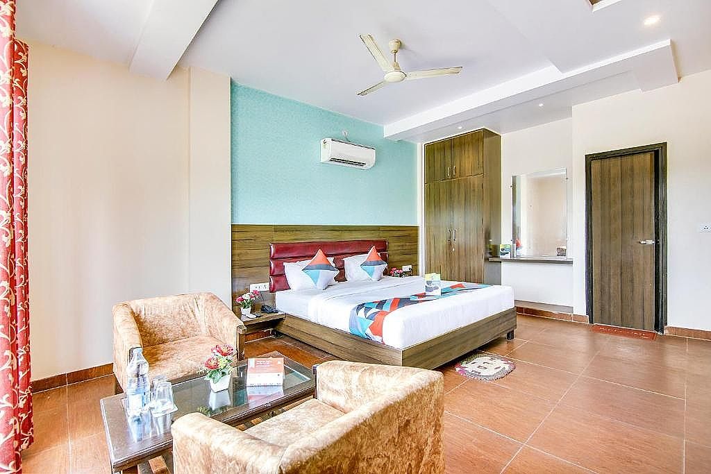 FabHotel Gayatri Palace Deluxe Room 20