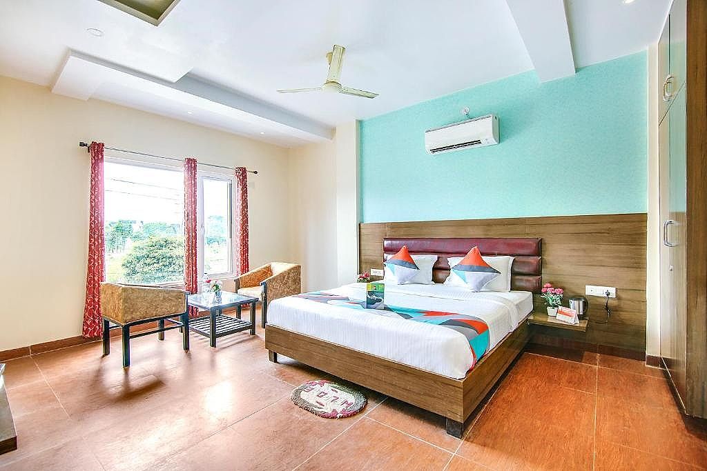 FabHotel Gayatri Palace Deluxe Room 24