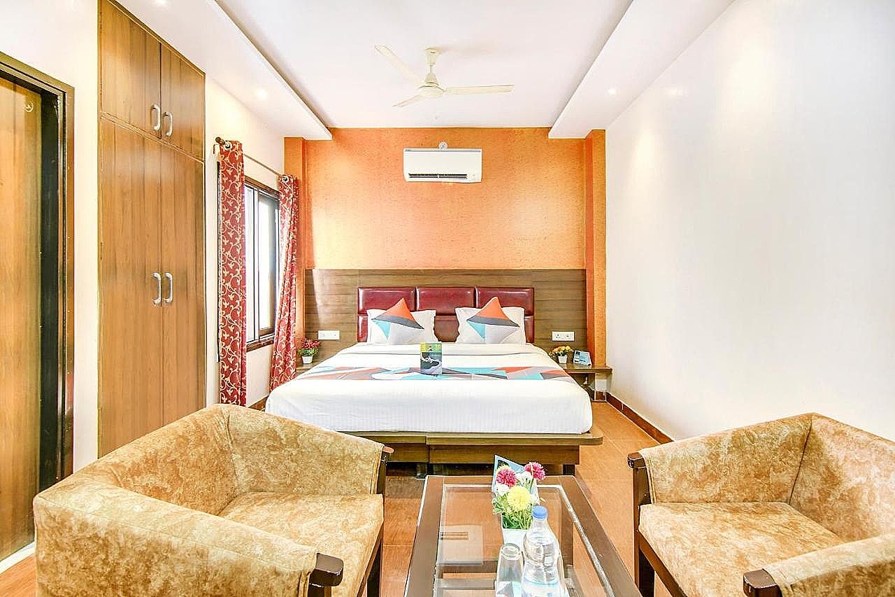 FabHotel Gayatri Palace Deluxe Room 17