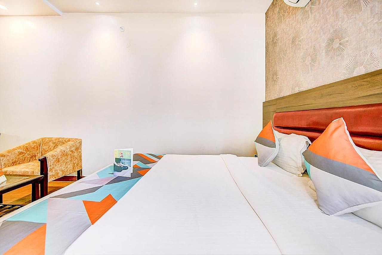 FabHotel Gayatri Palace Deluxe Room 21