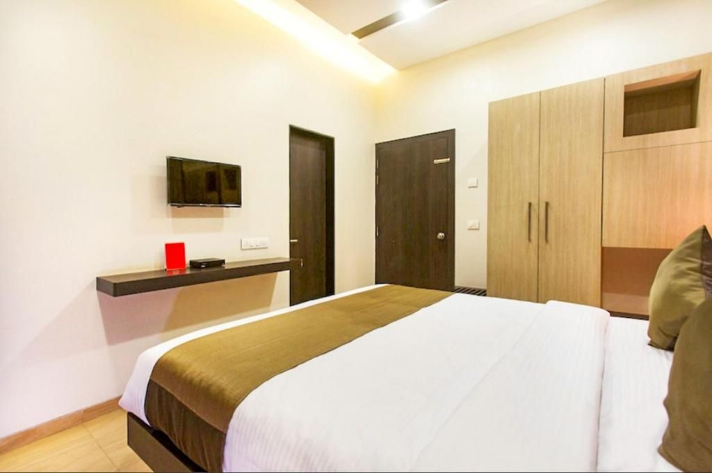 FabHotel Shree Sai Residency Deluxe Room 4