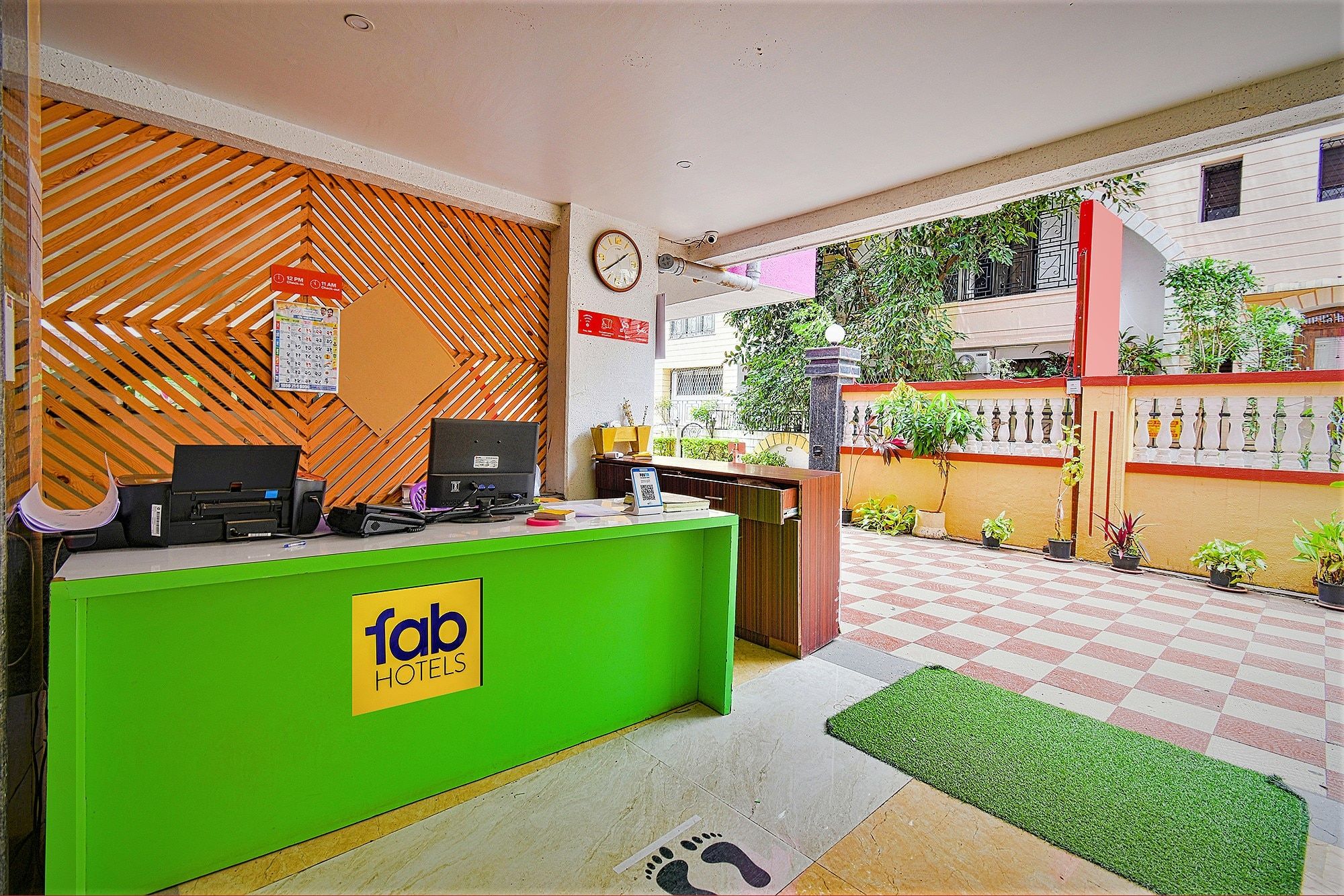 undefined FabExpress Golden Leaf Airport 2