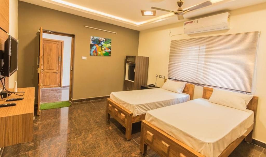 FabEscape Queens Paradise Twin Room 2