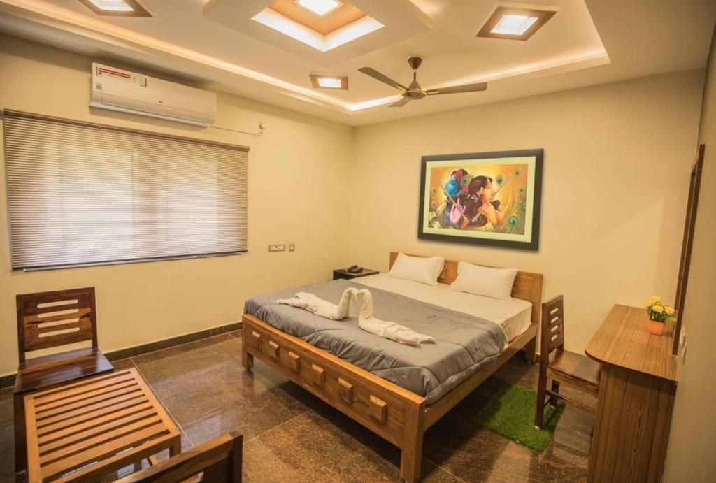 FabEscape Queens Paradise Suite Room