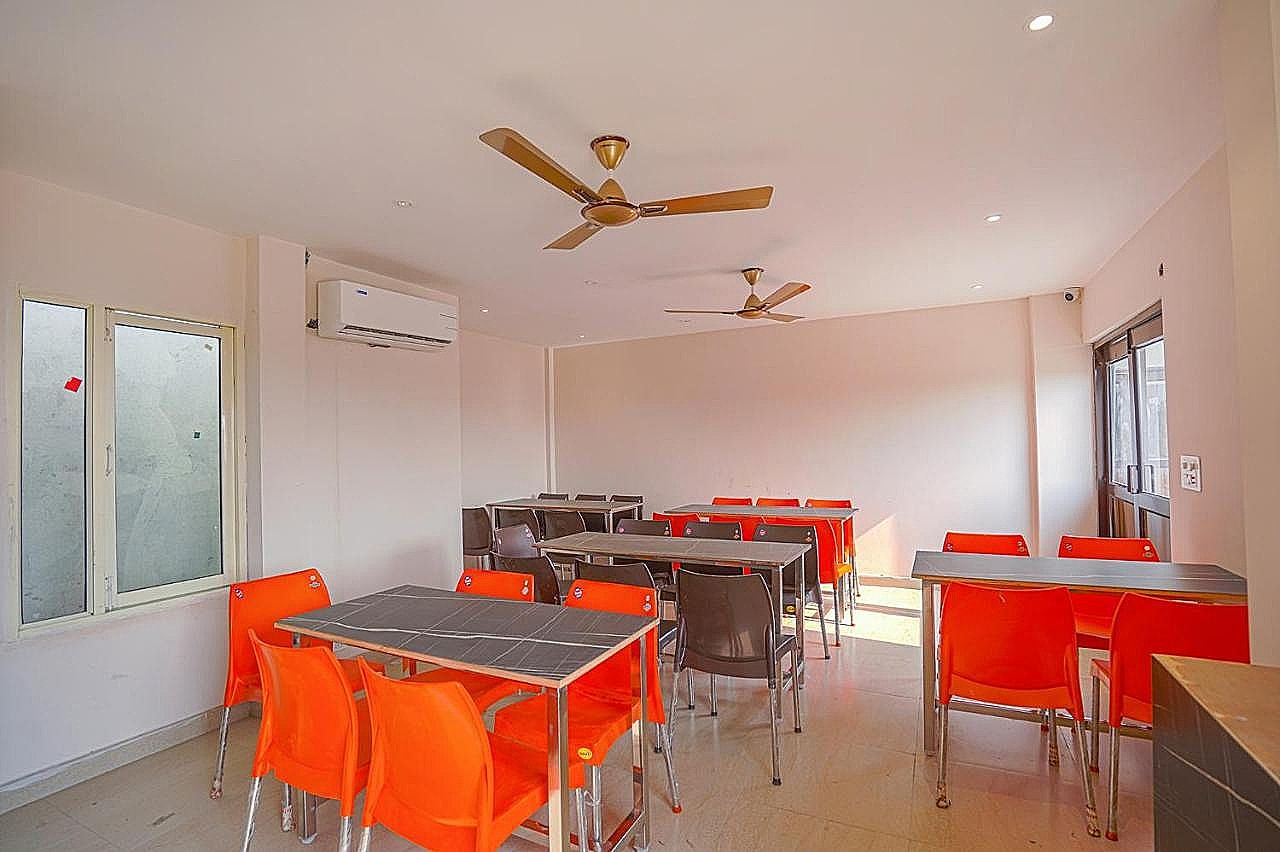 undefined FabHotel Prime Empire 4