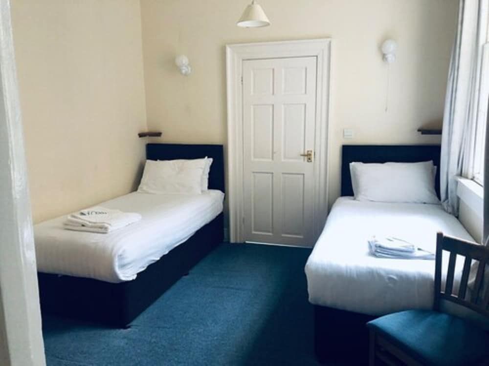 undefined Parade Park Bath 8