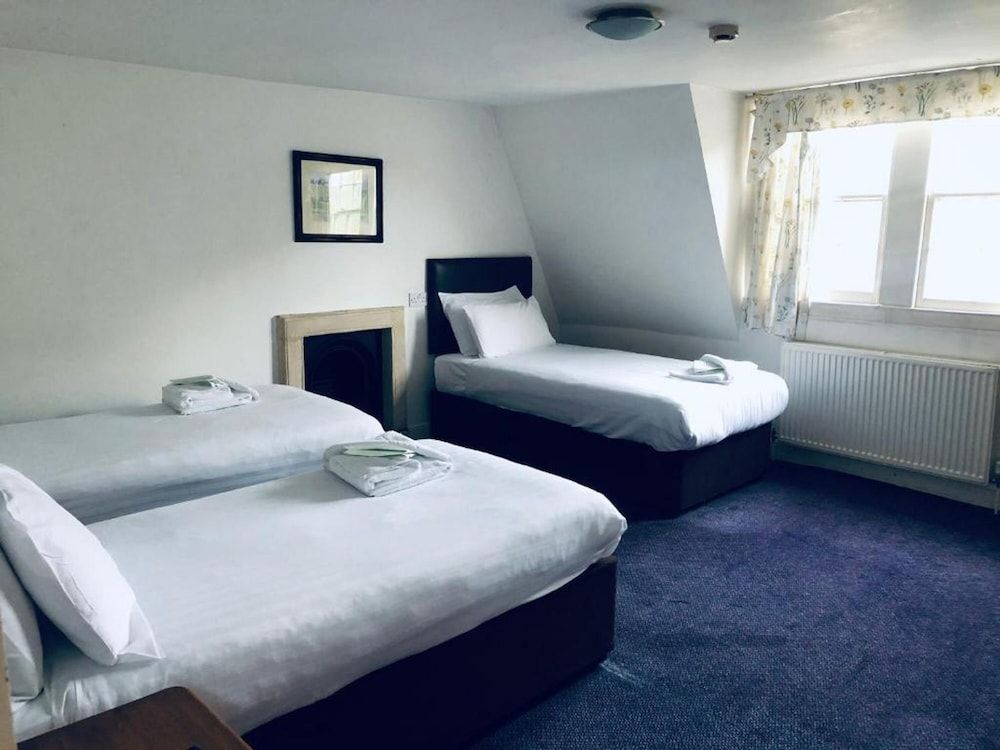 Parade Park Bath Triple Room, Ensuite 3