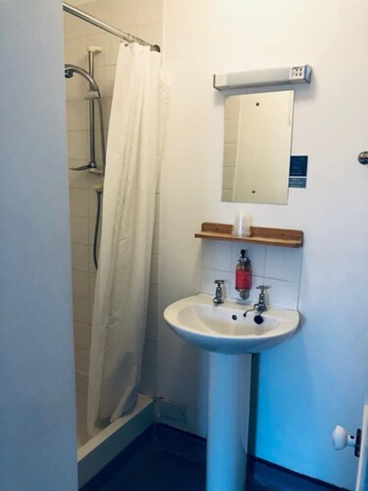 Parade Park Bath Double Room, Ensuite (Small) 5