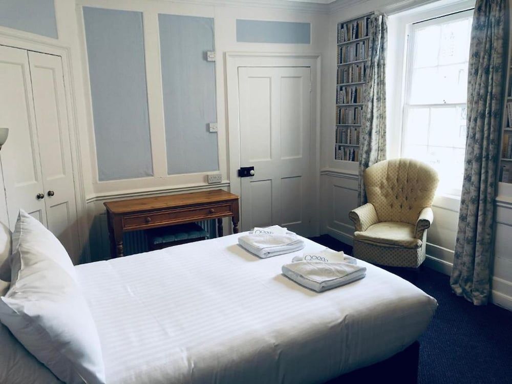 undefined Parade Park Bath 4