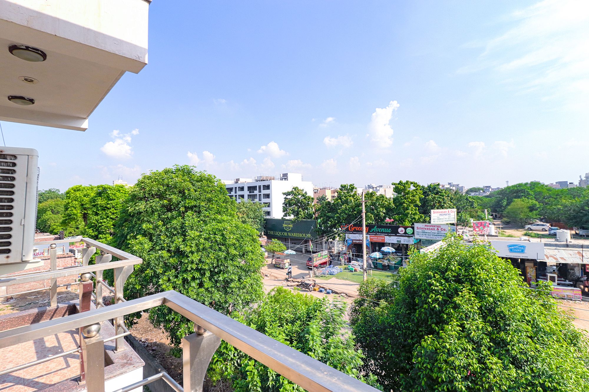 undefined FabHotel Tipssy Inn 020 4