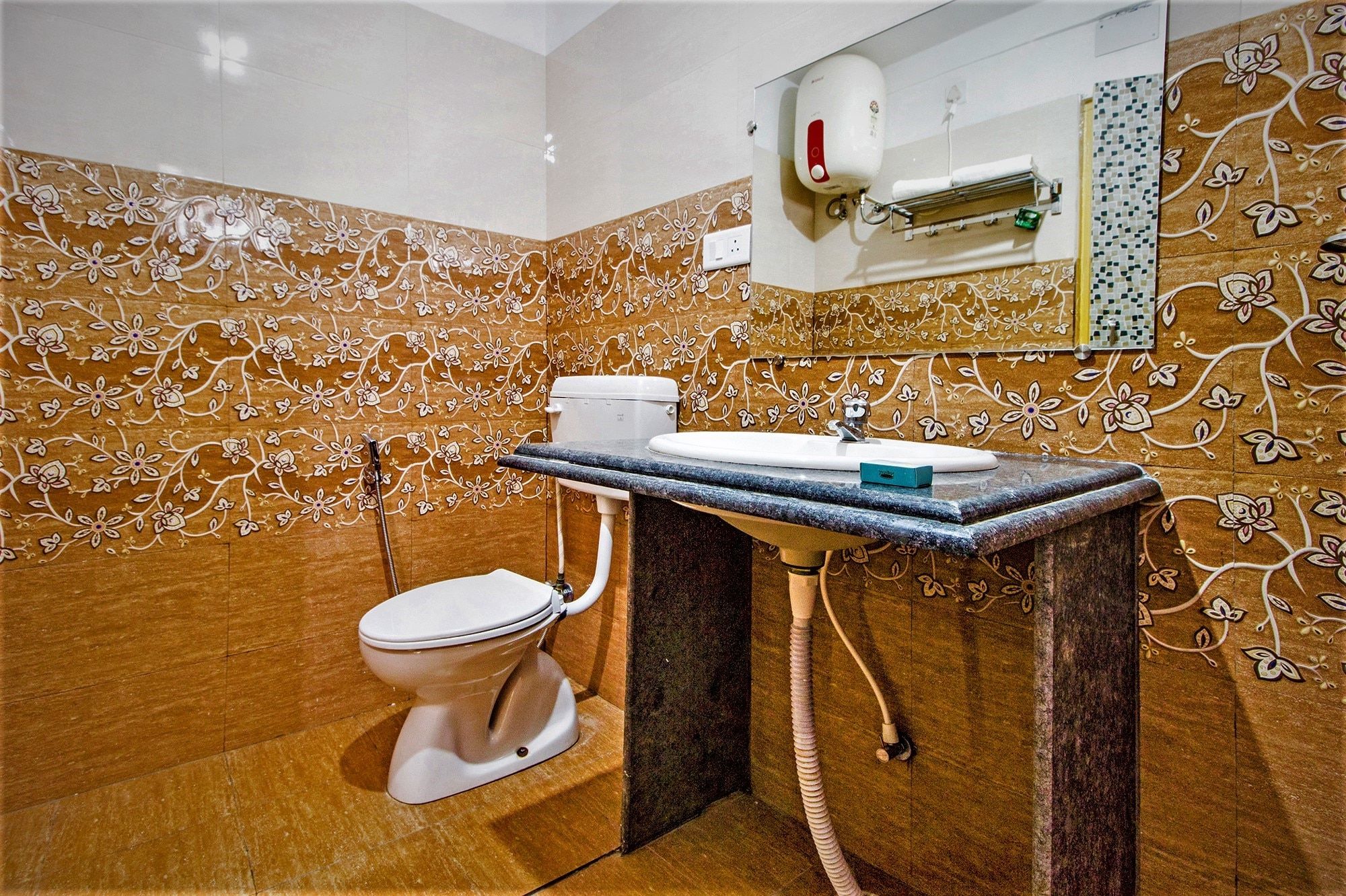 FabHotel Amaltas Deluxe Room 11