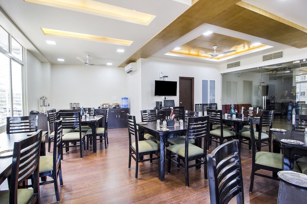 FabHotel Royal GM Plaza
