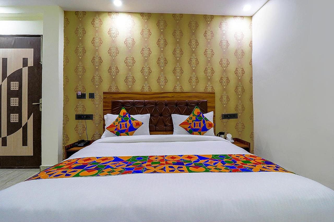 FabHotel Mubarak Plaza