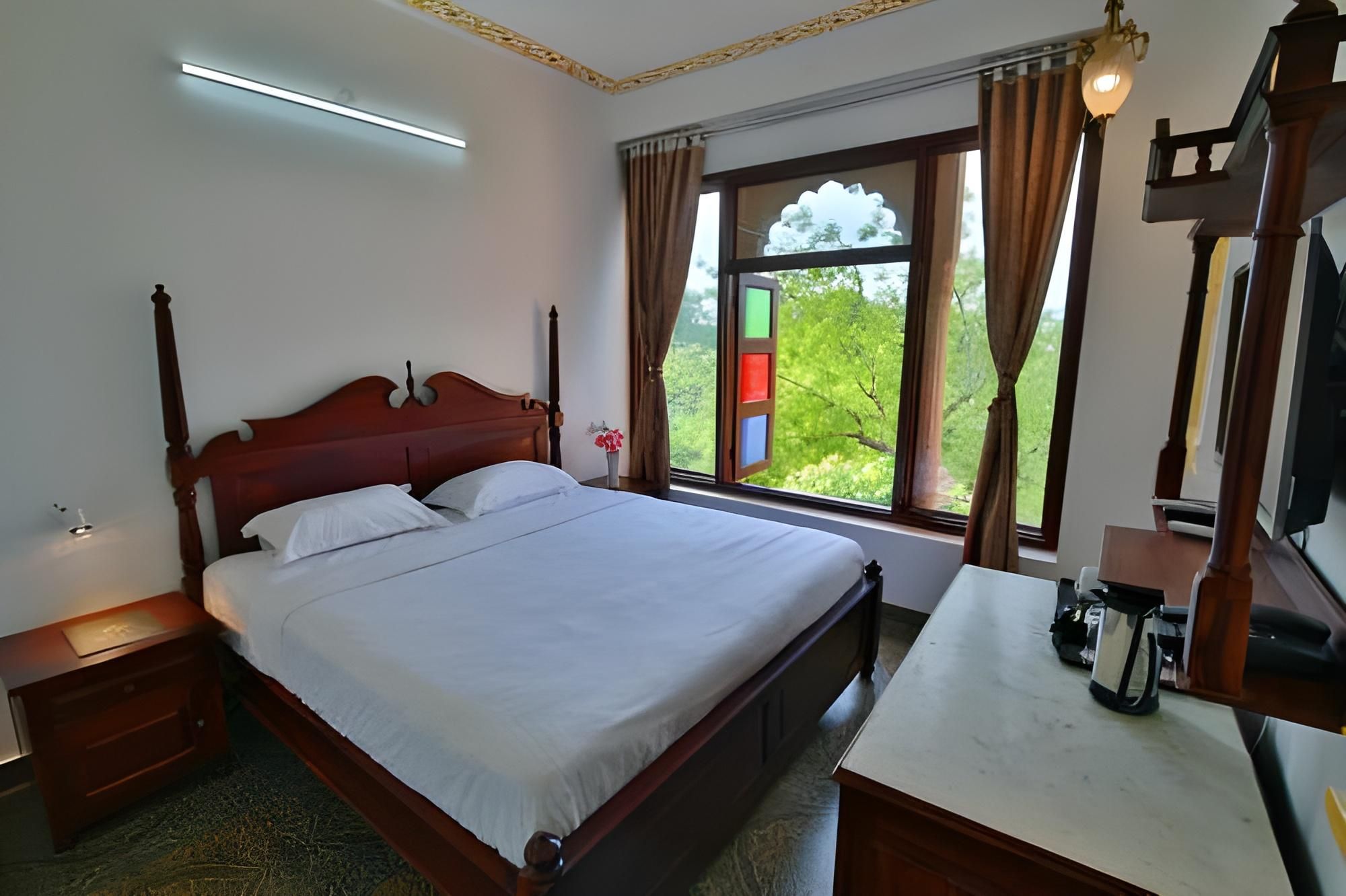 FabHotel Shree Villas Royal Deluxe Room 3