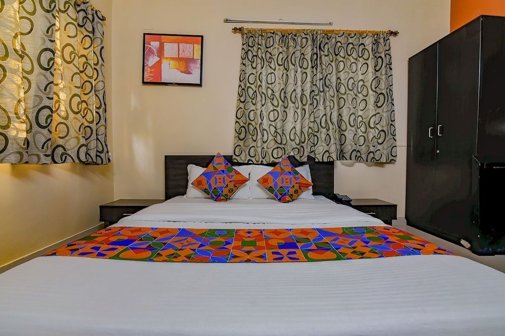FabHotel New kolkata Residency Inn Deluxe Room 4