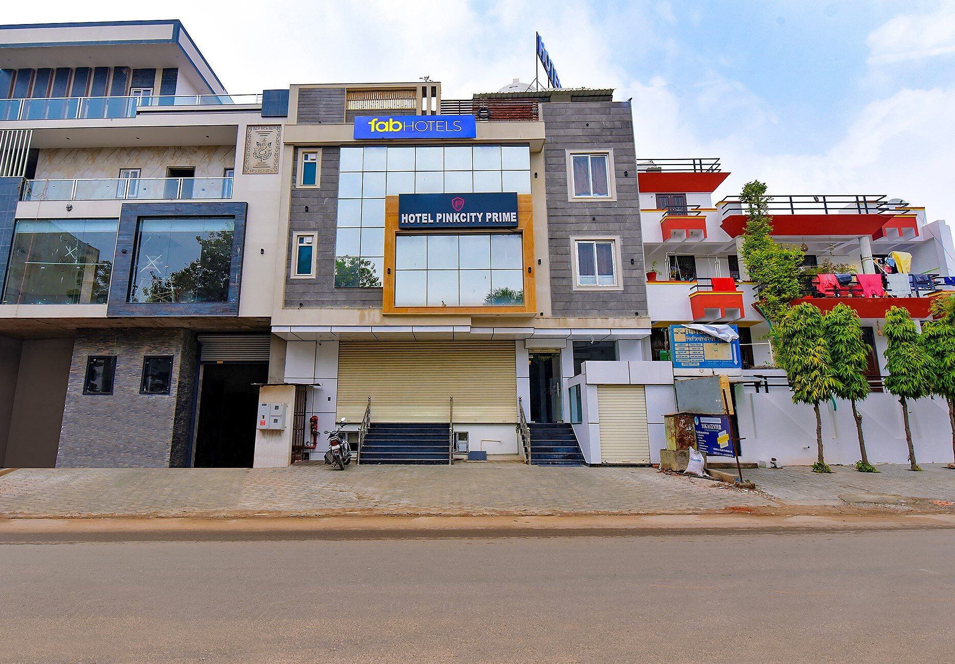  FabHotel Pink City