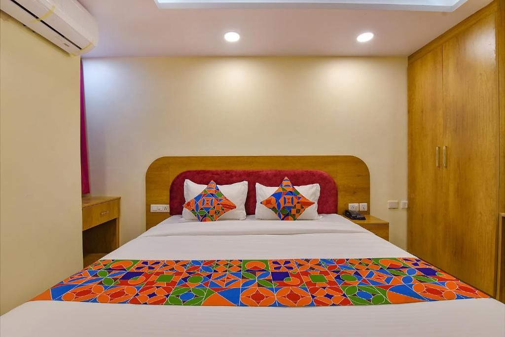  FabHotel Pink City Deluxe Room 8