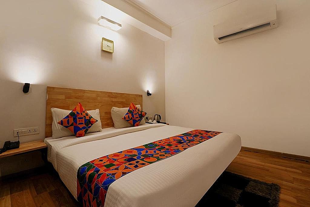 FabHotel The Glory Deluxe Room 2