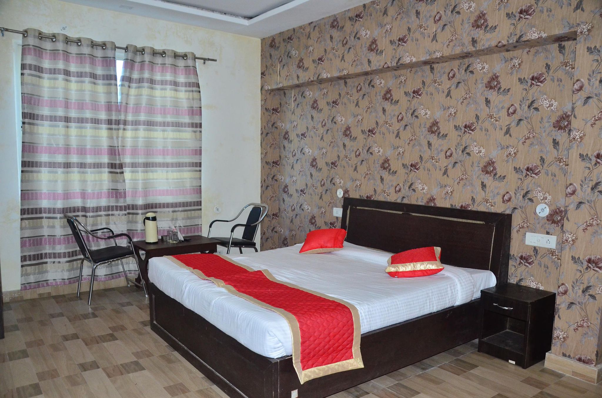 Gomti Inn Hotel  Deluxe Rooms 5