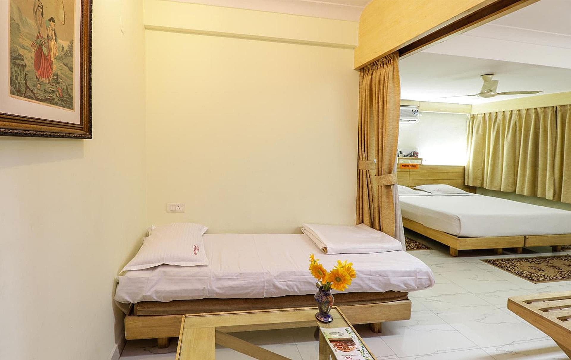 Parklane Hotel Luxury Room 4