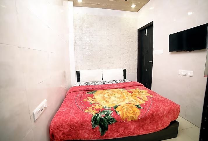 Hotel Star Light Standard Double Bed Non Ac Room 2