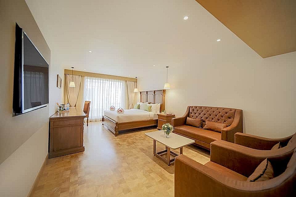 Jade Suites Standard Room 5