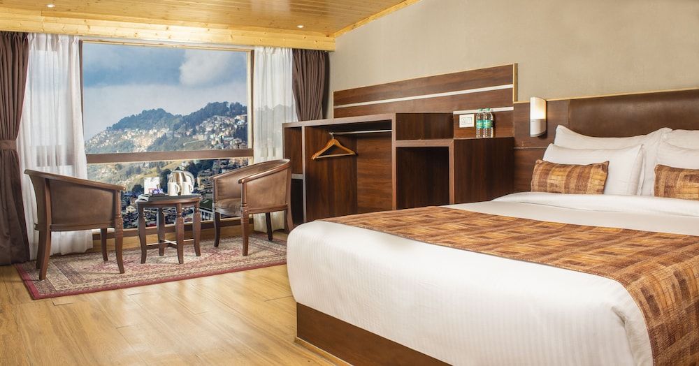 Premium Room, 1 King Bed, Smoking
