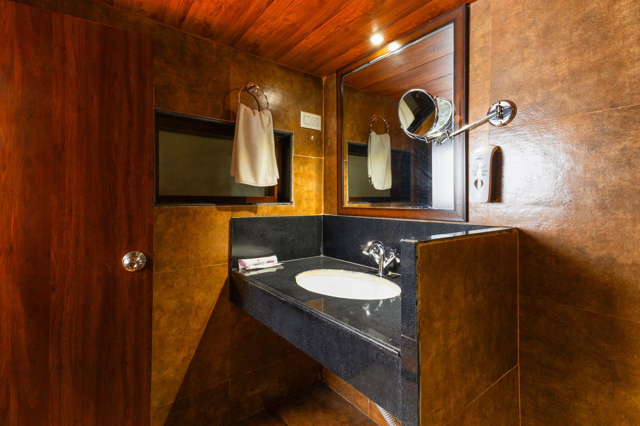 Sumitel Vista 800m from Mall Road Standard Back side small room 7