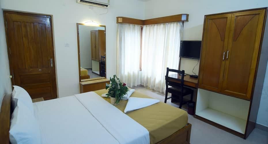 DVG Socials Premier Room 4