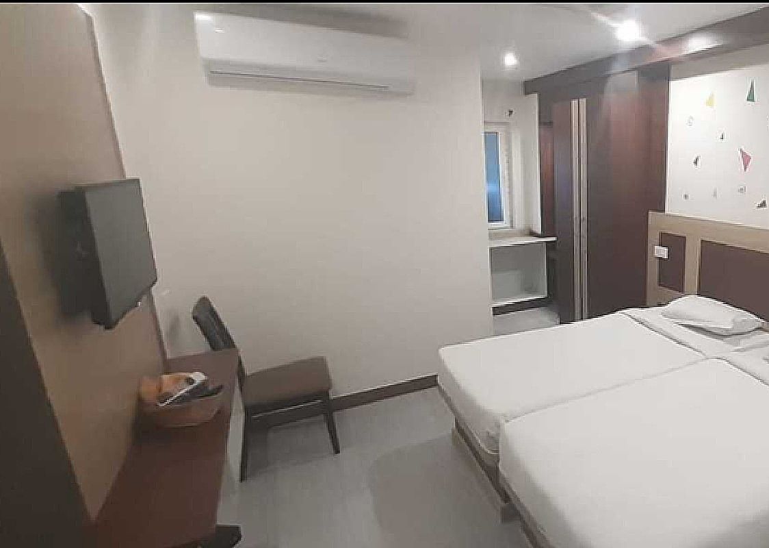 ELEGANCE INN Standard Room 4