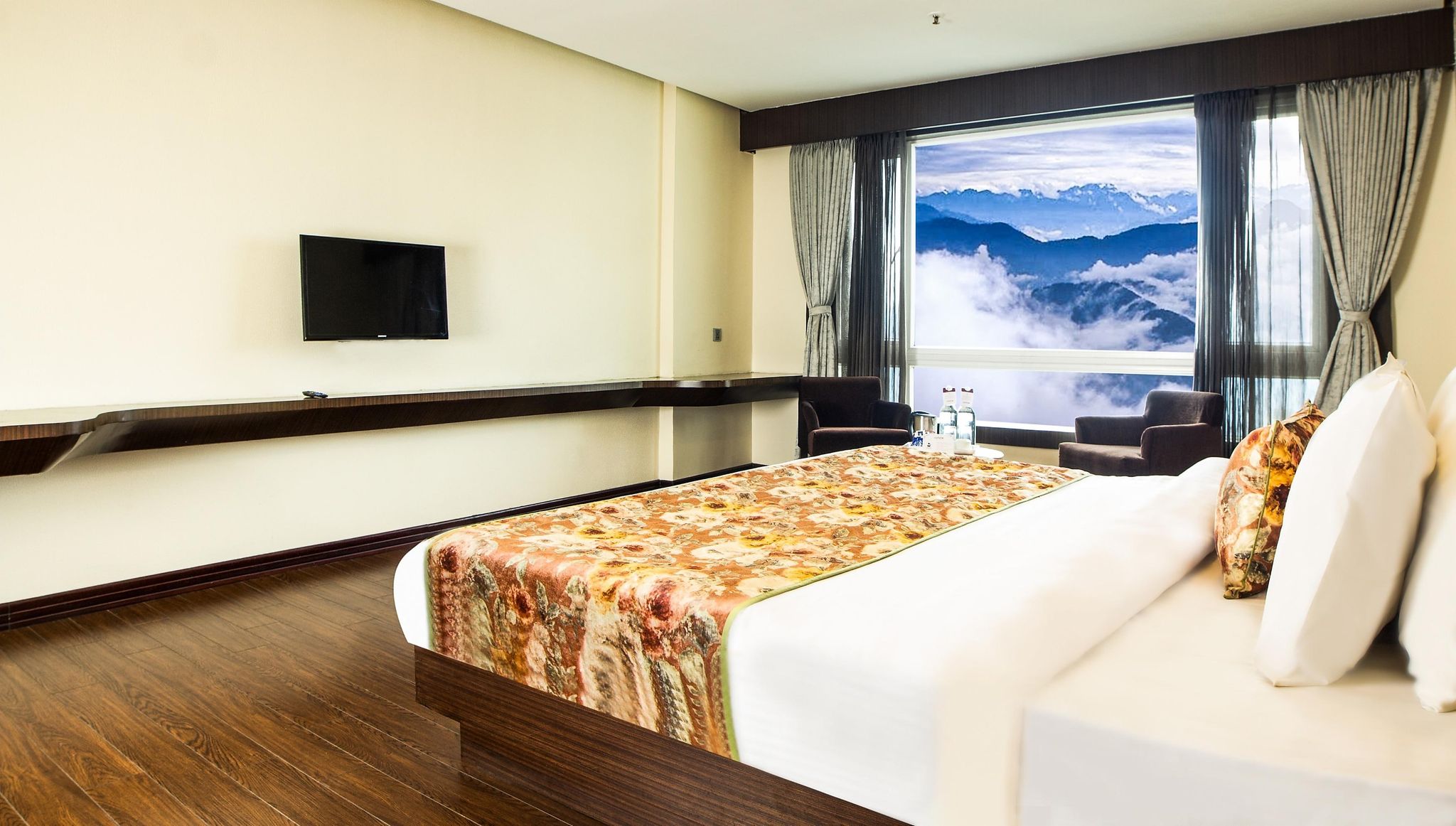 Summit Montana Suites & Spa Junior Suite View Room 7