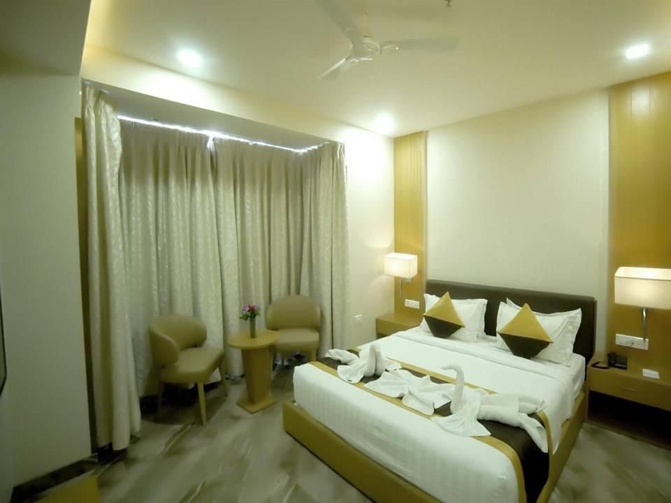 ALEXANDER LUXURY HOTEL Executive Room