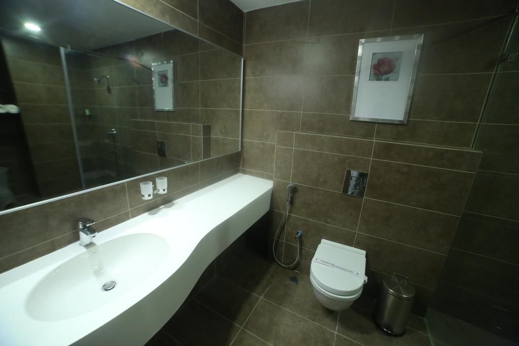 ALEXANDER LUXURY HOTEL Executive Room 5