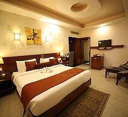 The Red Velvet Hotel Samarpan Executive Room 8