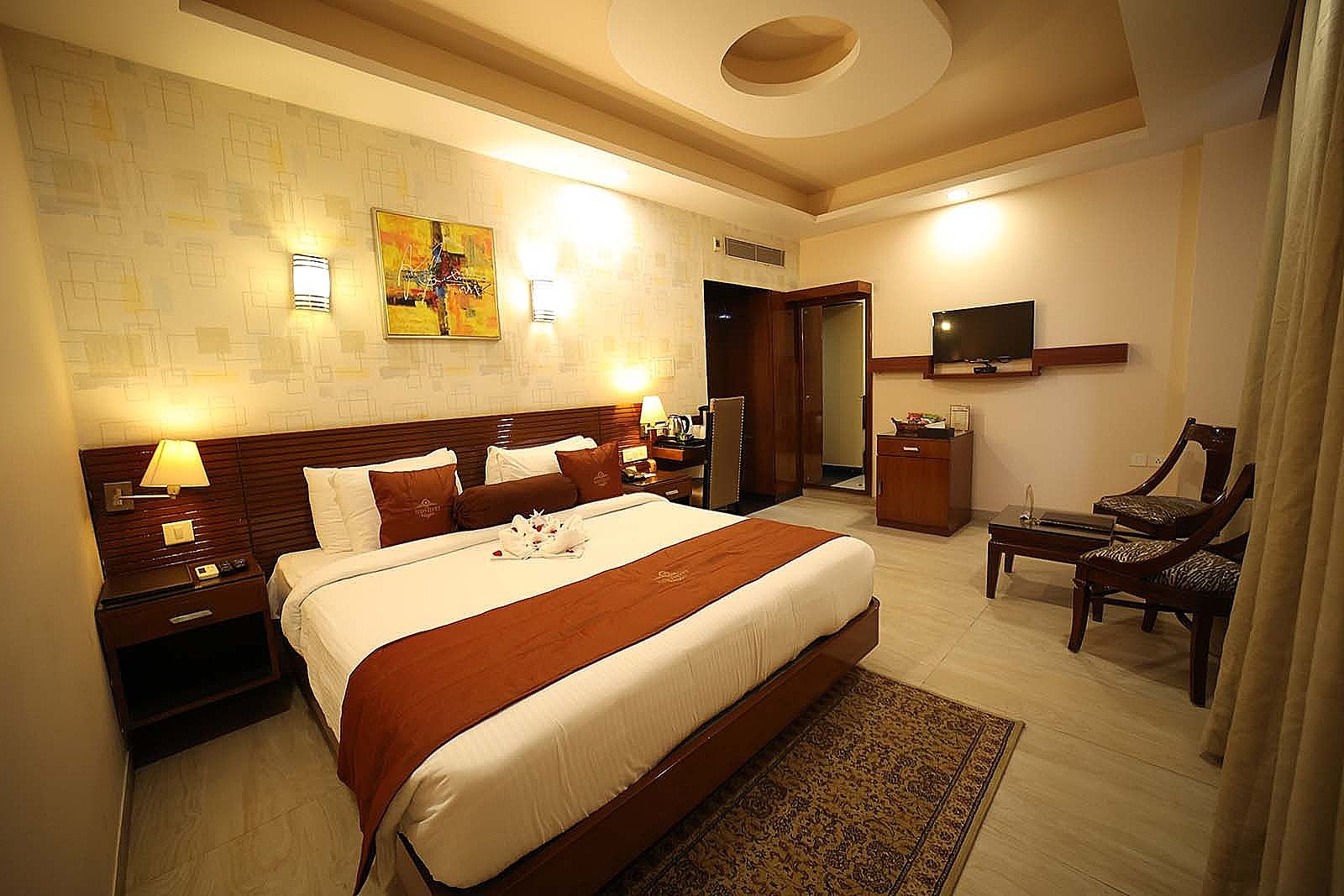 The Red Velvet Hotel Samarpan Executive Room 4