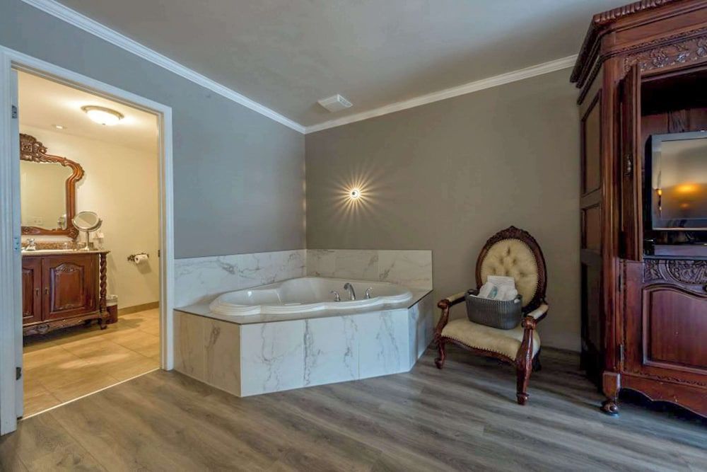 Suite, 1 King Bed, Non Smoking