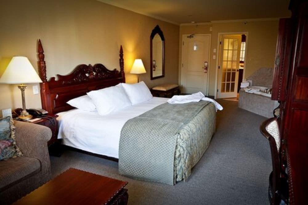 Suite, 1 King Bed, Non Smoking