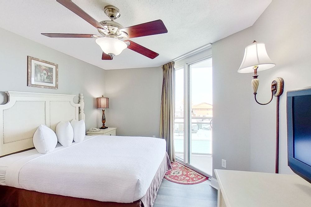 Condo, 2 Bedrooms